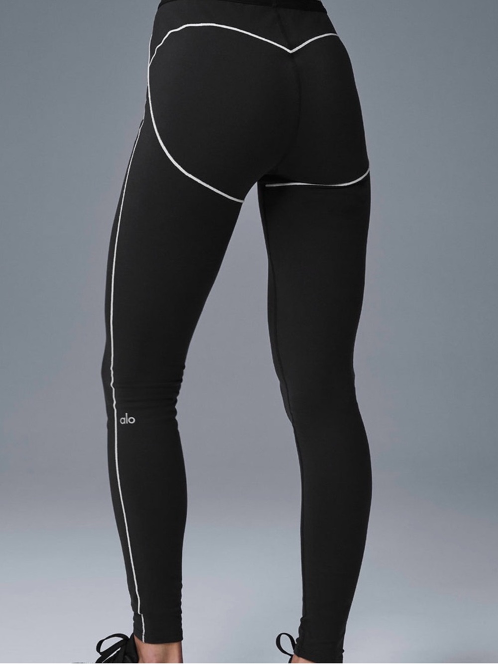 ALO - Black Women’s Airbrush High-waist - Heart throb leggings - Size large - Picture 2 of 6